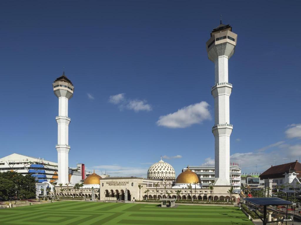 Отель Super Oyo 2672 Bee M Syariah Бандунг Экстерьер фото
